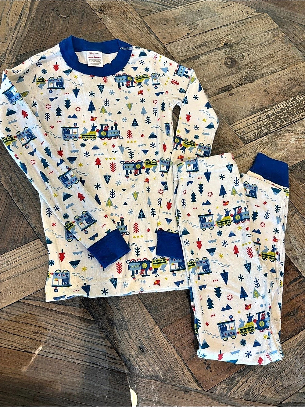 Hanna Andersson Long John Pajama Set in holiday Train size 6-7